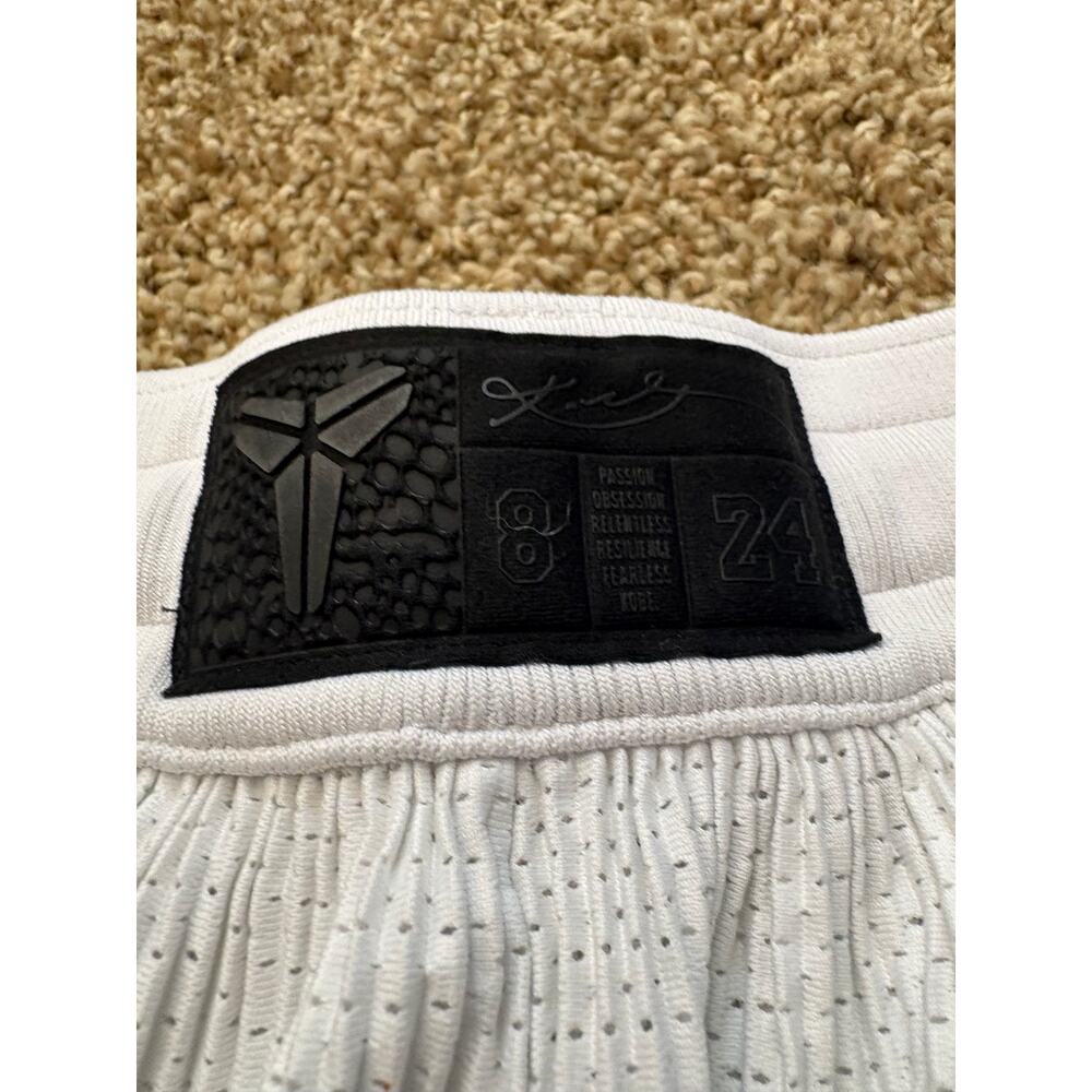 Nike Kobe Bryant Mamba Mentality Mesh Basketball Shorts Kids Size XL Mens Small